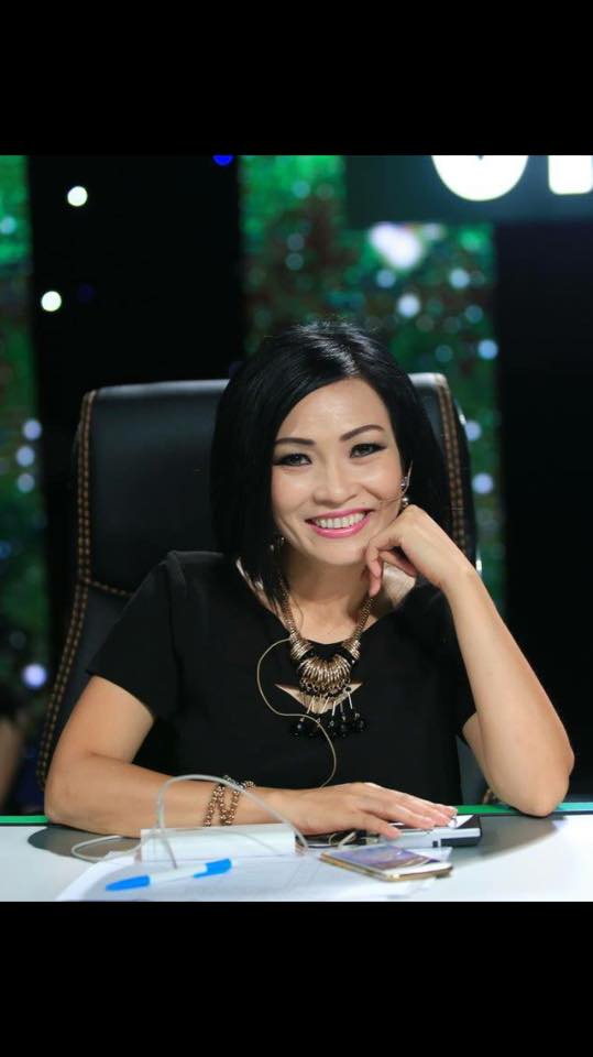Phương Thanh cười tươi và xinh đẹp khi làm giám khảo chương trình Ngôi sao phương Nam.