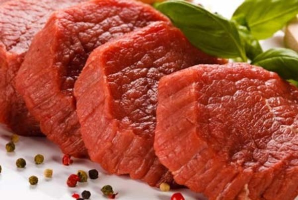 Thường xuyên ăn thịt đỏ, có thể làm tăng nguy cơ tử vong sớm. Theo nghiên cứu cho thấy, cứ ăn một khẩu phần thịt đỏ chưa chế biến sẵn mỗi ngày làm tăng khoảng 13% nguy cơ tử vong.