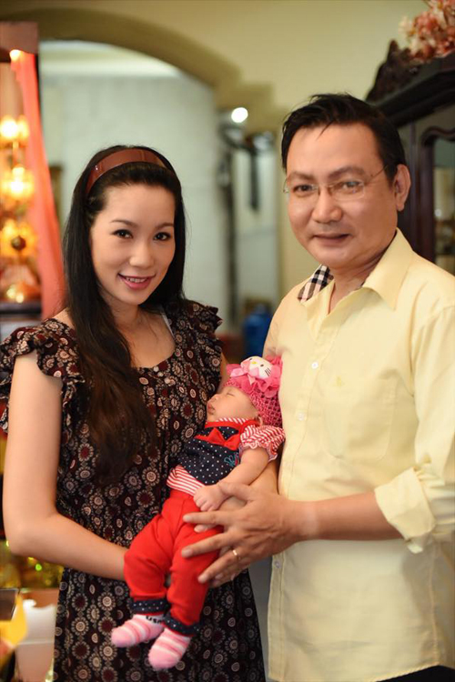 Ông xã Trịnh Kim Chi là doanh nhân, ít xuất hiện bên vợ. Thời kỳ vợ mang thai anh cũng bị nghén ngủ.