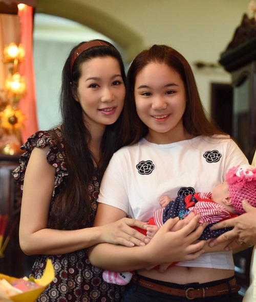 Trịnh Kim Chi cho biết, con gái chị rất đam mê nghệ thuật và mong muốn nối nghiệp mẹ. Có rất nhiều đạo diễn ngỏ ý mời cô bé đóng phim nhưng Trịnh Kim Chi từ chối vì con gái còn nhỏ tuổi.