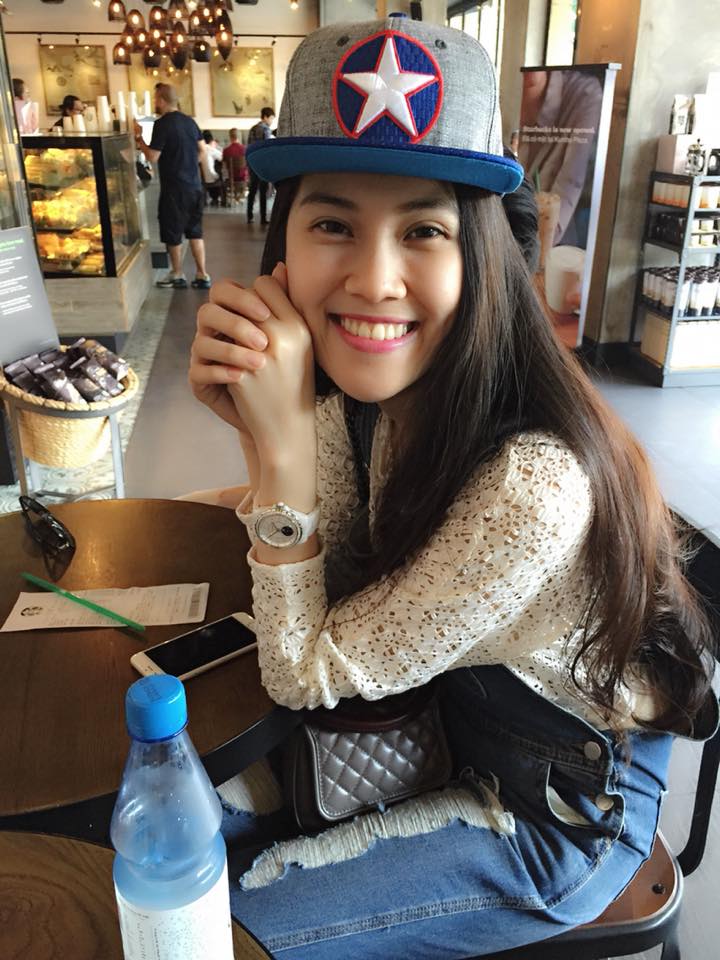 Siêu mẫu Trần Thu Hằng trẻ trung đi du lịch, cô ngày càng trẻ dù đã 30 tuổi.