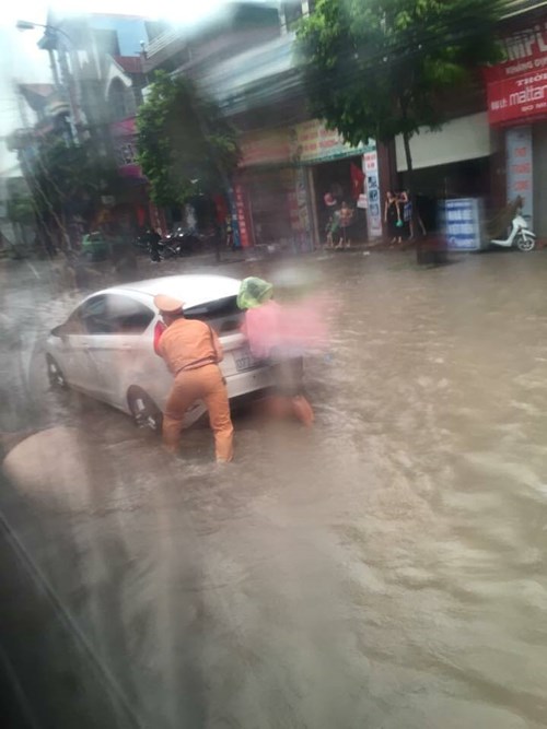 Theo báo cáo nhanh về công tác ứng phó và tình hình thiệt hại do mưa lớn kéo dài trên địa bàn tỉnh Quảng Ninh, đến 9h ngày 28/7, tại TP Hạ Long, mưa lụt đã làm 11 người thiệt mạng.