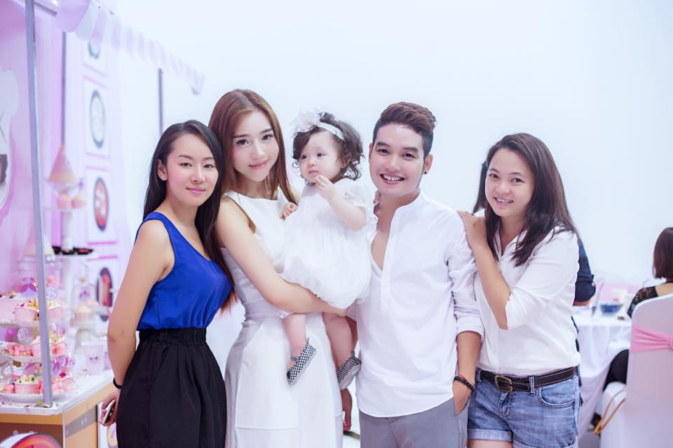 Rất nhiều bạn bè của Elly Trần và người hâm mộ đã tới tham dự sinh nhật của Mộc Trà.