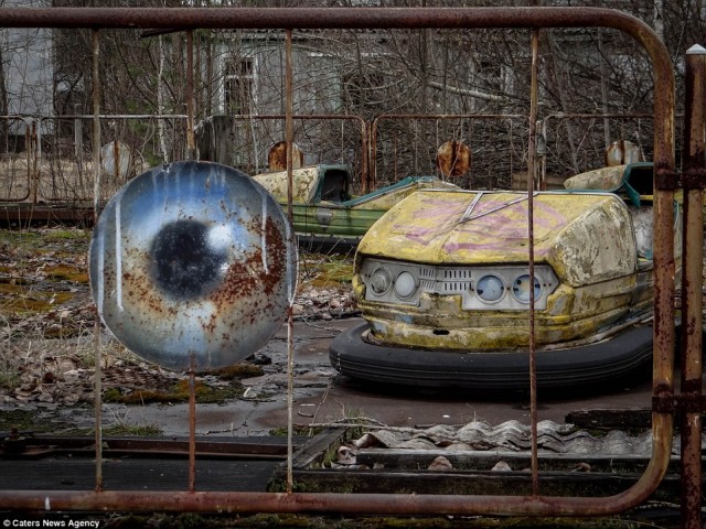 Hàng ngày, gần 7.000 người làm việc trong nhà máy Chernobyl. Nhiệm vụ của họ là đưa nhà máy về trạng thái ngừng hoạt động một cách an toàn.