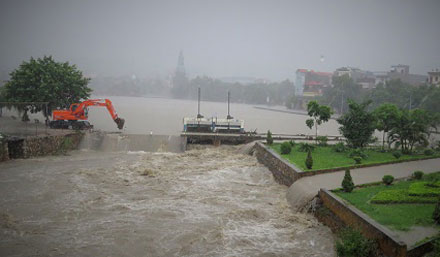 Quảng Ninh: Phá đập tràn sông Sinh để xả lũ, cứu dân khẩn cấp