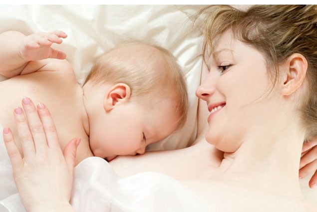 8 lý do tại sao mẹ nên cho bé bú đêm