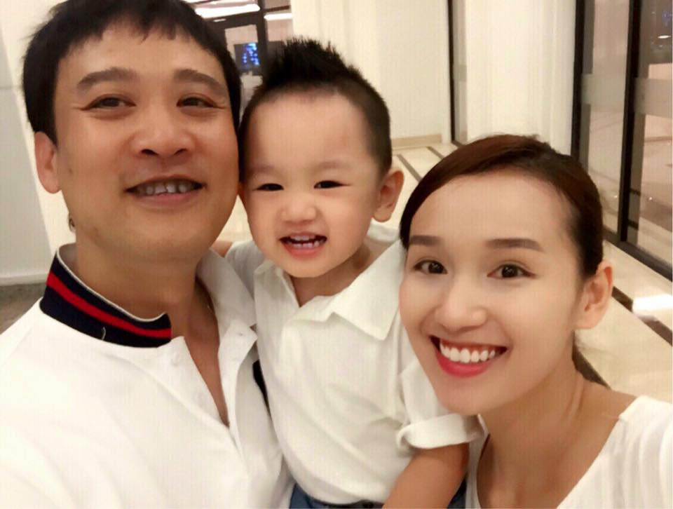 Gia đình Lã Thanh Huyền hạnh phúc mừng cô ra mắt bộ phim mới.