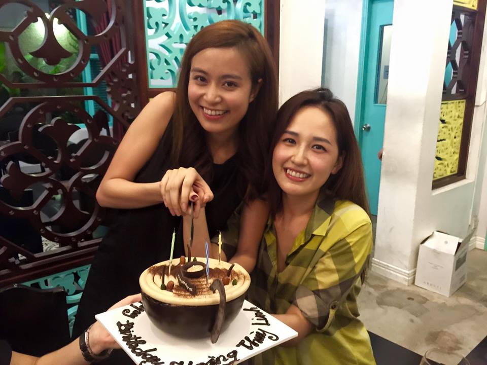 Hoàng Thùy Linh mừng sinh nhật bên Mai Phương Thúy. Hai người đẹp khá thân thiết, tình cảm.
