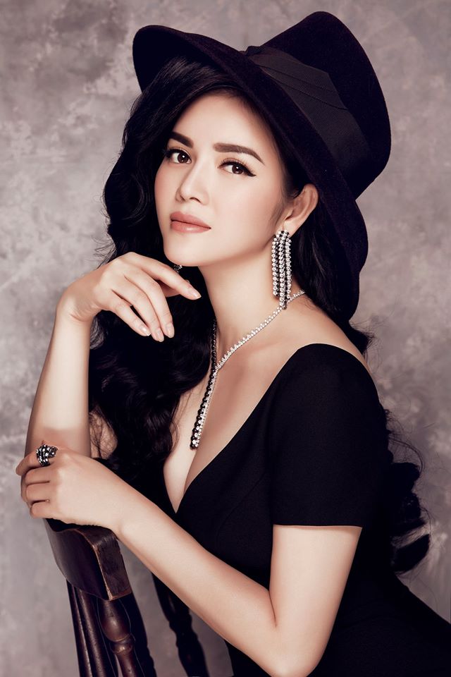 Phong cách thời trang cổ điển, thanh lịch giúp Lý Nhã Kỳ dần được công nhận là mỹ nhân mặc đẹp của showbiz Việt và dẫn đầu nhiều trào lưu đang thịnh hành.