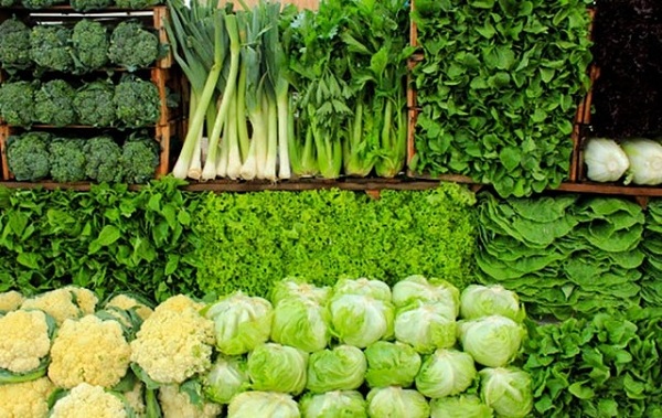 Những thành phần dinh dưỡng có trong các loại rau xanh đậm giúp tuổi thọ collagen hoạt động được kéo dài, sẽ giúp sản sinh collagen thường xuyên cho da.