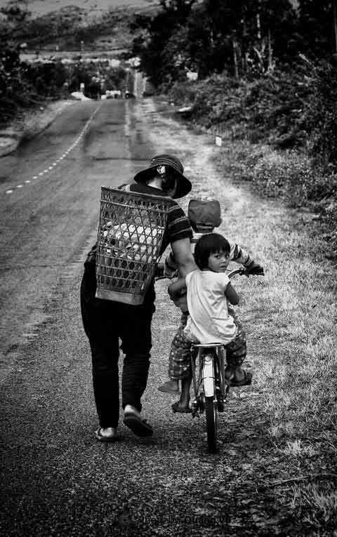 'Con hãy vững tin trên con đường vì mẹ luôn ở cạnh các con'.