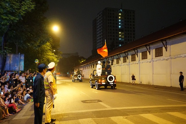 Sau khi qua lễ đài, các khối tiến theo đường Hùng Vương đến Nguyễn Thái Học, rồi tách thành 2 hướng.
