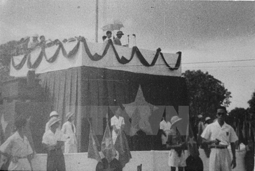 Chủ tịch Hồ Chí Minh đọc Tuyên ngôn Độc lập trong ngày 2/9/1945.
