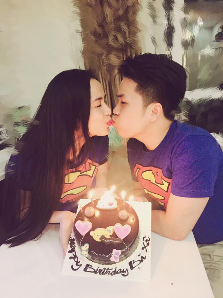 Diễm Hương và chồng trao nhau nụ hôn ngọt ngào nhân dịp sinh nhật.