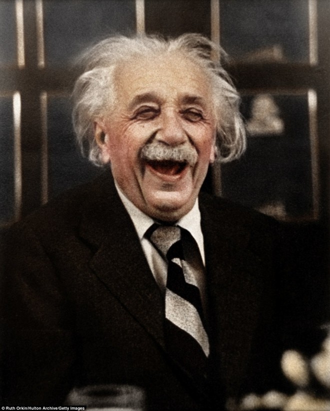 Nhà bác học Albert Einstein tại Đại học Princeton năm 1953. Ảnh: Getty