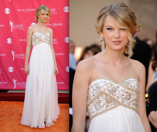 Chiếc đầm trắng sang trọng nhưng cũng không kém phần gợi cảm được nữ ca sĩ lựa chọn trong buổi lễ nhận giải nữ ca sĩ xuất sắc nhất vào 2008.