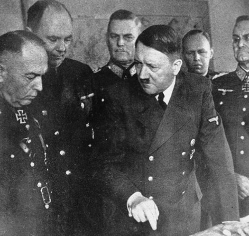 Hitler chiến đấu trong lục quân trong 4 năm thời Thế chiến 1. Y được thưởng 2 huân chương Chữ Thập Sắt vì lòng “can đảm”. Ảnh: Getty.