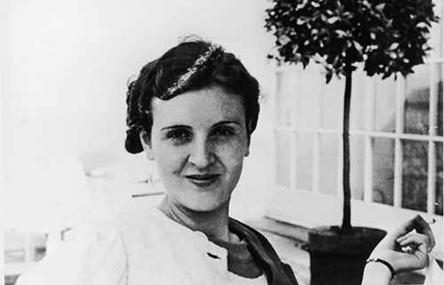 Bạn gái lâu năm và cuối cùng là vợ y, Eva Braun, từng tự tử 2 lần, nhằm thu hút sự chú ý của đồ tể Hitler. Ảnh: Getty.