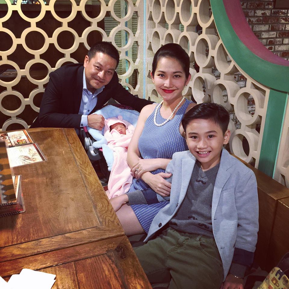 Kim Hiền đang có cuộc sống hạnh phúc viên mãn bên chồng và 2 con.