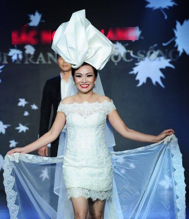 Phương Thanh lần đầu trở thành cô dâu xinh đẹp.