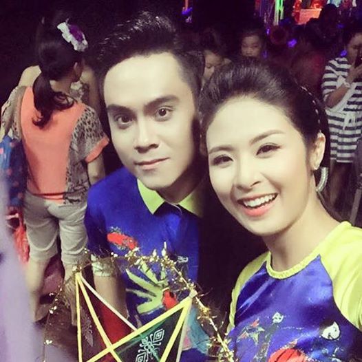 Hoa hậu Ngọc Hân sánh bước cùng trai lạ trong trang phục 'tông xuyệt tông'.
