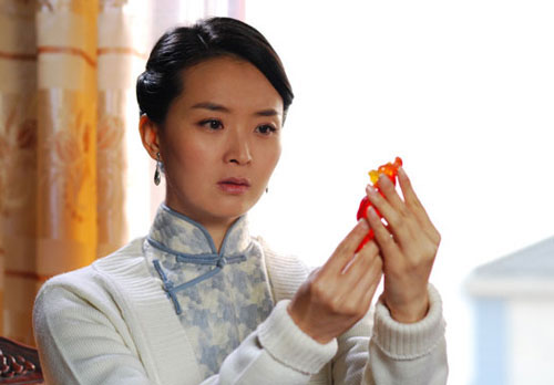 Sau thành công trong bộ phim Hoàn Châu Cách Cách và được khán giả biết đến rộng rãi, Vương Diễm mới chỉ tham gia bộ phim Tân dòng sông ly biệt với vai diễn Bình Bình như để trả ơn của Quỳnh Dao.