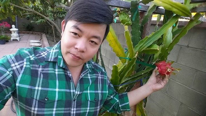 Quang Lê dạy cách trồng cây sau khi công khai hôn bạn gái hotgirl giữa chốn đông người.