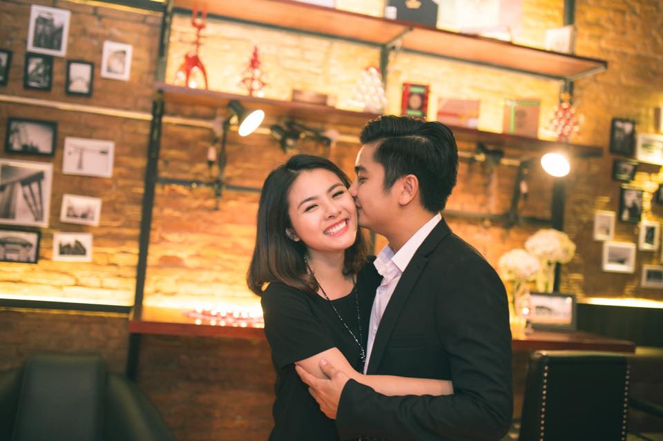 Vân Trang được bạn trai cầu hôn. Nữ diễn viên đang hạnh phúc, chìm đắm trong tình yêu.