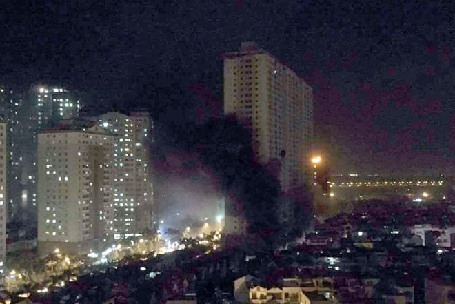 Vụ cháy chung cư CT4A, khu đô thị Xa La, Hà Nội vào khoảng 19h30 tối 11/10 khiến người dân trong khu vực hoảng sợ.