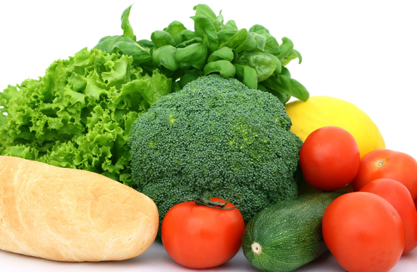 Rau lá màu xanh đậm - các loại rau lá màu xanh đậm như rau cải, rau diếp, cải xoăn, rau diếp xoăn, rau bina và củ cải đường rất phong phú chất xơ, folate, và carotenoids.