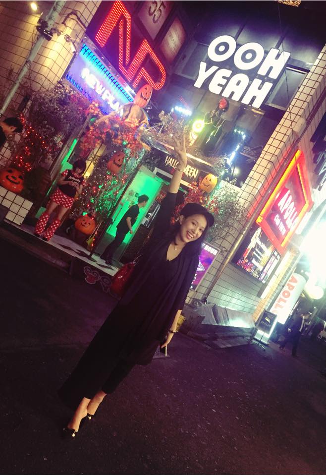Thanh Vân Hugo vui tươi dạo phố Nhật đêm cuối trước khi lên đường về nước. Nữ MC xinh đẹp hài hước “Đêm cuối xin là hết nấc”.