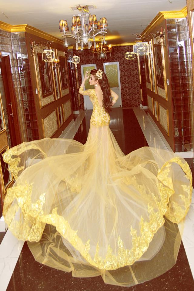 Lâm Chi Khanh lộng lẫy trong chiếc váy cưới siêu... đẹp.