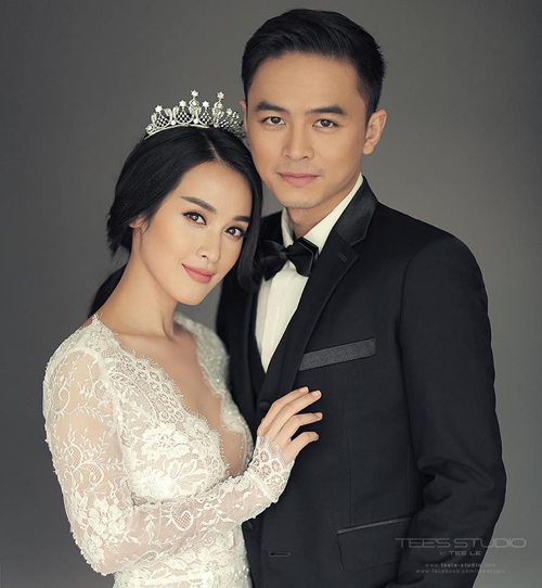 Nhà thiết kế Chung Thanh Phong chia sẻ ảnh cưới của cặp đôi Lê Anh - Tú Vi: 'Cả hai xứng đáng là cặp đôi đẹp nhất năm của làng điện ảnh Việt. Cả ekip trông chờ ngày trọng đại của hai anh chị'.
