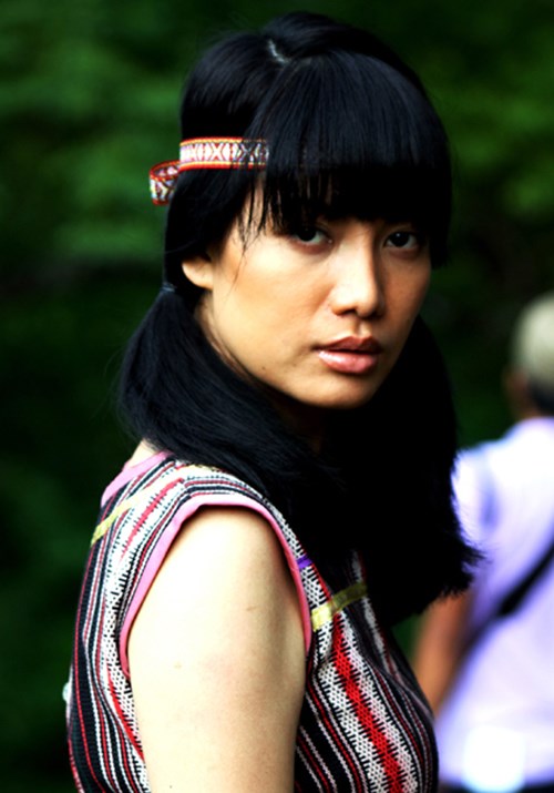 Trương Ngọc Ánh sinh năm 1976 tại Hà Nội. Cô từng giành giải nhất cuộc thi Nữ sinh duyên dáng Hà Nội năm 1992, sau đó là Hoa khôi Noel Hà Nội.