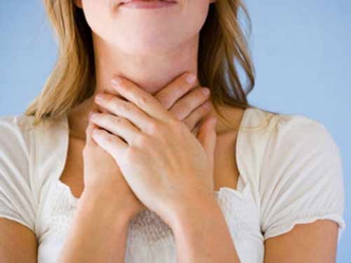 Khó nuốt và khó tiêu - gần đây bạn ăn cảm thấy khó nuốt, cổ họng vướng víu mà không liên quan đến chứng cảm cúm hay viêm họng nào thì nên đi khám thực quản sớm vì nó có thể là dấu hiệu của bệnh ung thư thực quản.