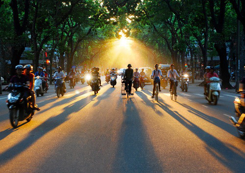 Hình ảnh yên bình ở đường phố Hà Nội.