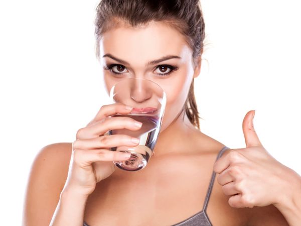 Nếu bạn uống ít hơn tám ly nước mỗi ngày, khả năng não bạn bị tổn thương sẽ tăng lên.