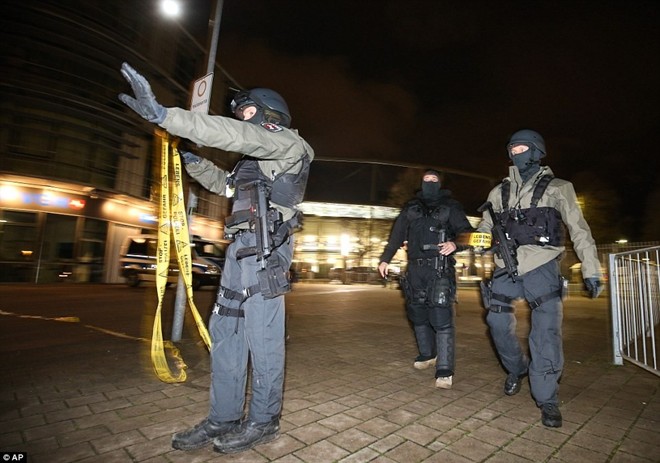 Đức báo động, truy lùng 8 kẻ mạo danh cảnh sát để khủng bố