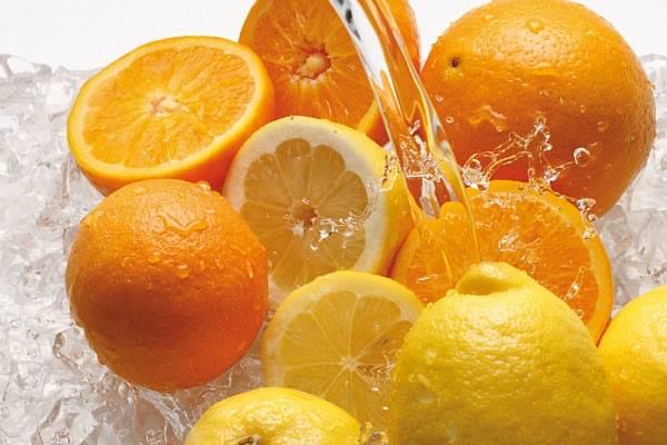 Giúp sáng mắt: cam rất giàu các hợp chất carotenoid, một dạng sắc tố hữu cơ, được chuyển đổi thành vitamin A giúp ngăn ngừa thoái hóa điểm vàng.