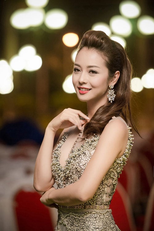 Hoa hậu châu Á tại Mỹ khiến không ít ngưỡng mộ về nhan sắc tươi trẻ và vóc dáng gợi cảm.