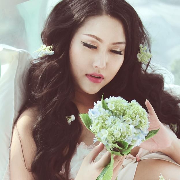 Phi Thanh Vân mơ màng, trở thành cô dâu xinh đẹp trước khi sinh con.