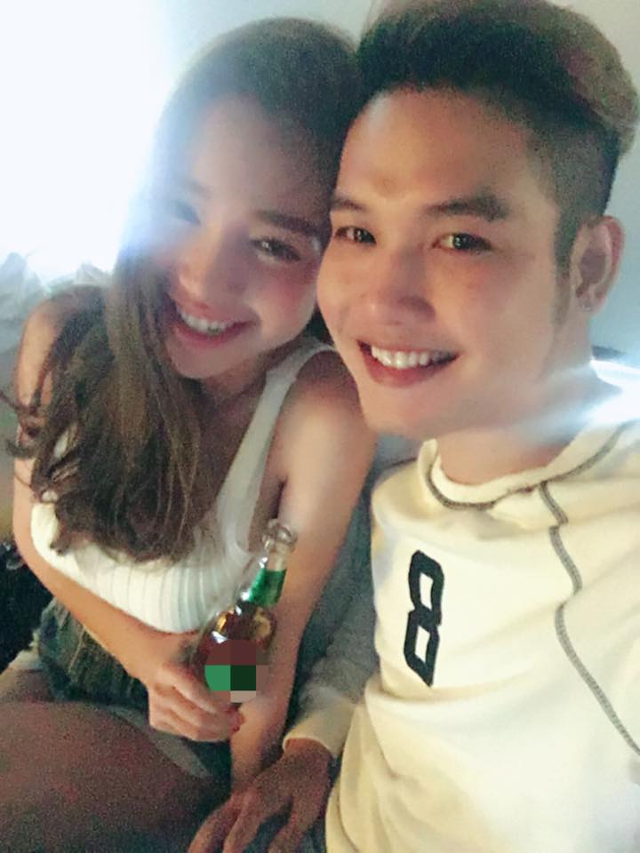 Elly Trần khoe vòng một nóng bỏng, tham gia lễ hội bia cùng trai lạ mặt.