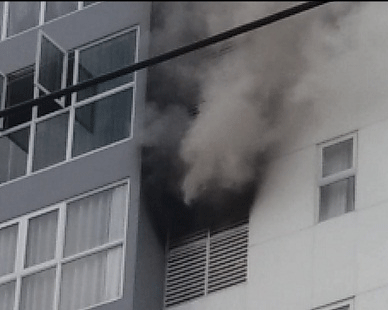 Cháy tầng 7 cao ốc: Hàng trăm hộ dân hoảng loạn