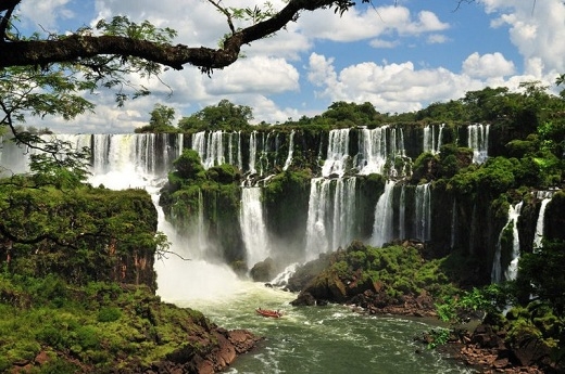 Thác Iguazu, biên giới Brazil và Argentina