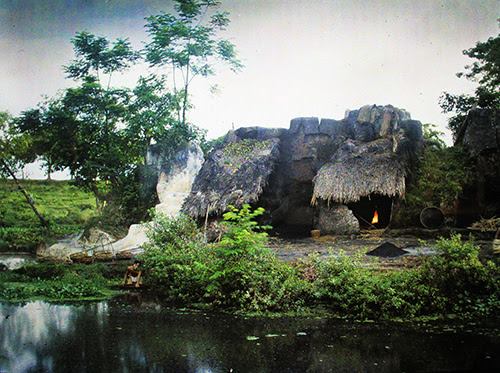 Bức ảnh về lò giấy ở làng Bưởi. Nghề làm giấy nổi tiếng ở làng Bưởi (làng Yên Thái xưa) nay đã không còn.