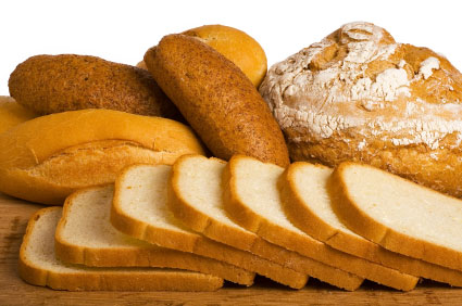 Bánh mì - khi bạn mất ngủ, ăn một chút bánh mì, nó có thể giúp bạn bình tĩnh lại và dễ ngủ hơn.