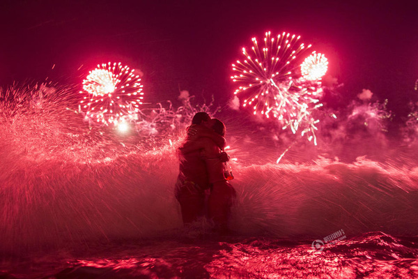 Felipe Dana chụp bức ảnh này vào ngày 1/1 tại bãi biển Copacabana ở Rio de Janeiro, Brazil.