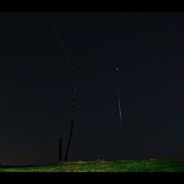 Người yêu thiên văn đã đăng tải một loạt hình ảnh mưa sao băng Geminids đến từ khắp nơi trên thế giới, chẳng hạn Mỹ, Ai Cập, các Tiểu vương quốc Ả Rập Thống nhất,…