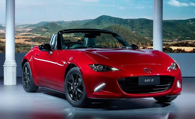 Mazda MX-5 mới sẽ được trang bị động cơ Skyactiv 2.0L, con số cụ thể về công suất động cơ vẫn còn là một bí ẩn. Có nguồn tin cho biết công suất của động cơ này chỉ là 155 mã lực, thấp hơn so với Mazda MX-5 hiện tại. Giá bán khởi điểm khoảng 25.735 USD.