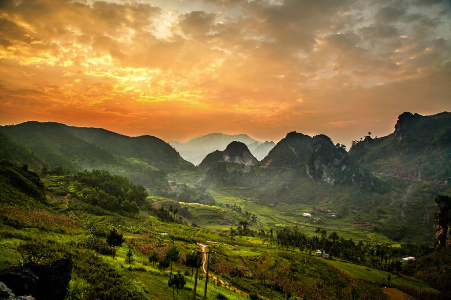 Bầu trời tuyệt đẹp ở Thung lũng Đồng Văn.